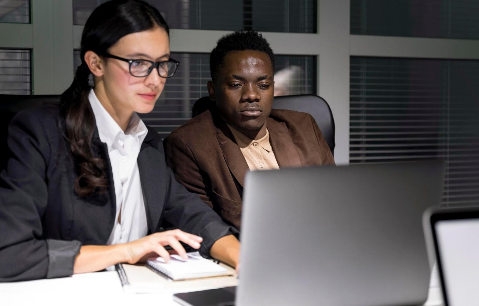 Espacio de trabajo colaborativo en oficinas parivionaex